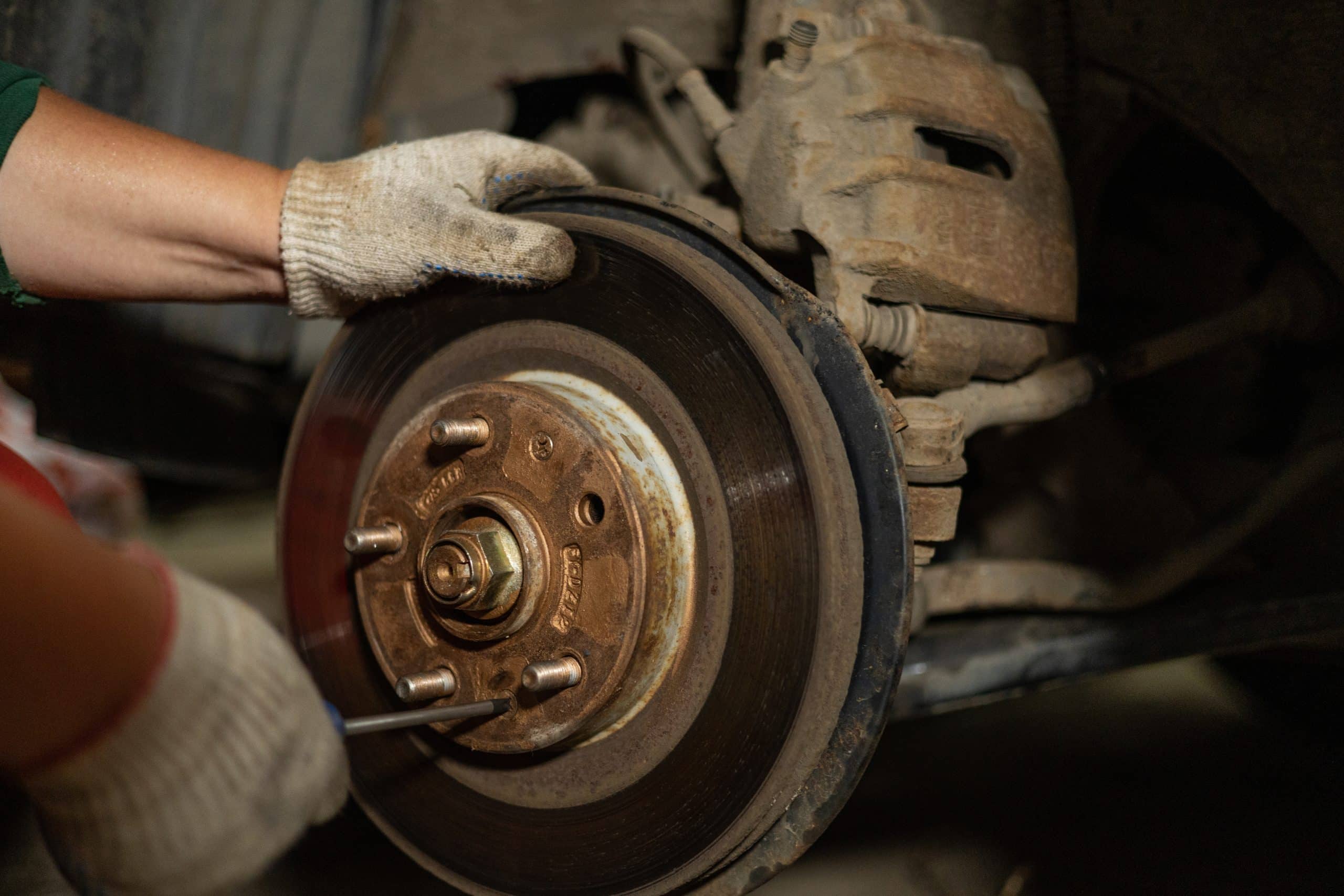 Dry Disc Brakes vs. Wet Disc Brakes | Hayes Brands Dry Disc Brakes vs. Wet Disc Brakes | Hayes Brands